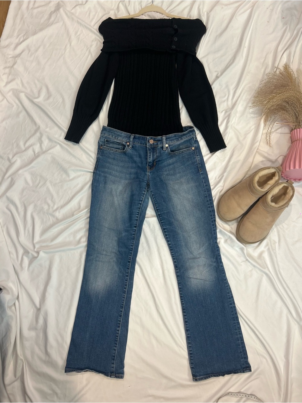 Low-wasted flared jeans
